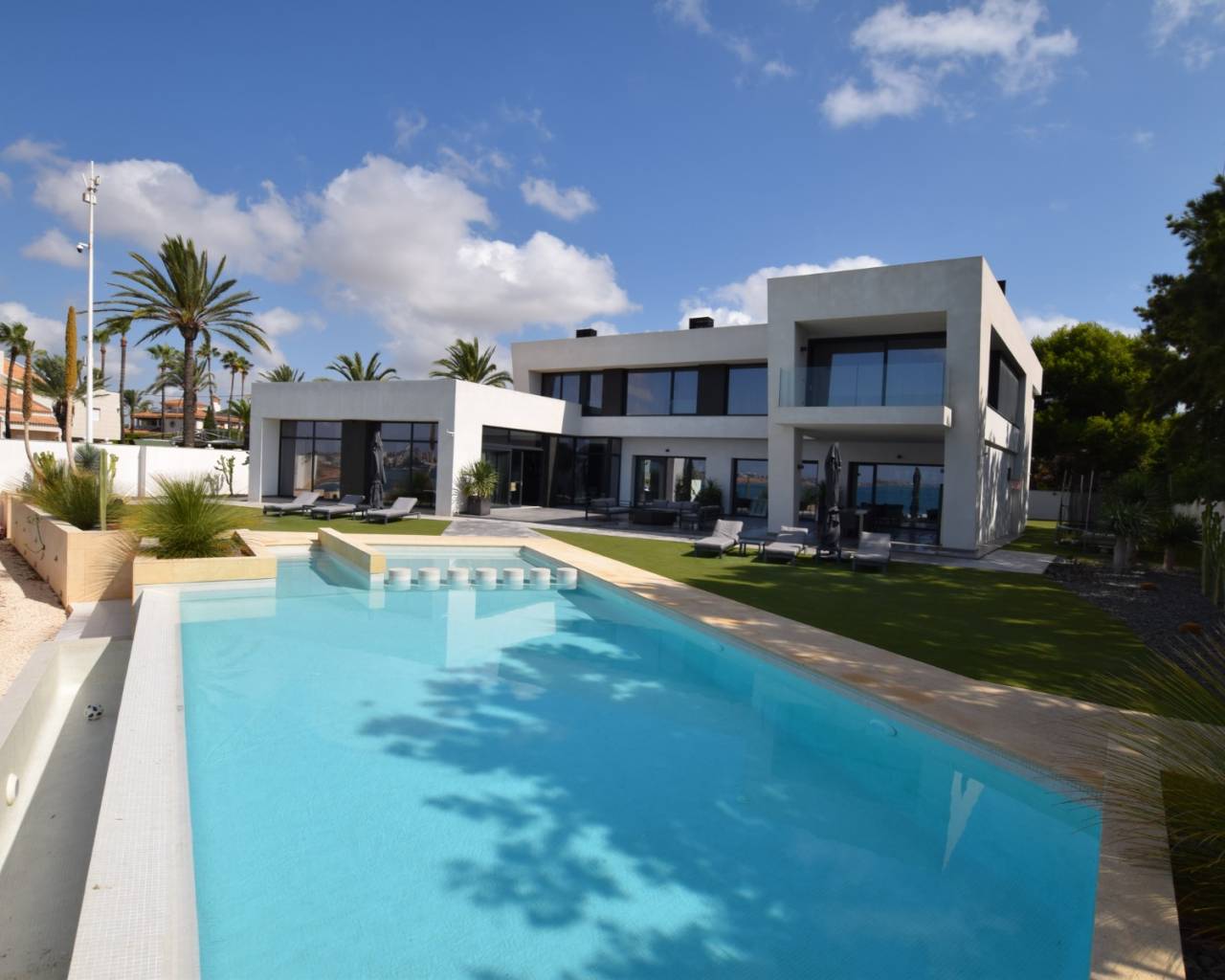 Chalet independiente - Nueva construcción  - Cabo Roig - LNH4009
