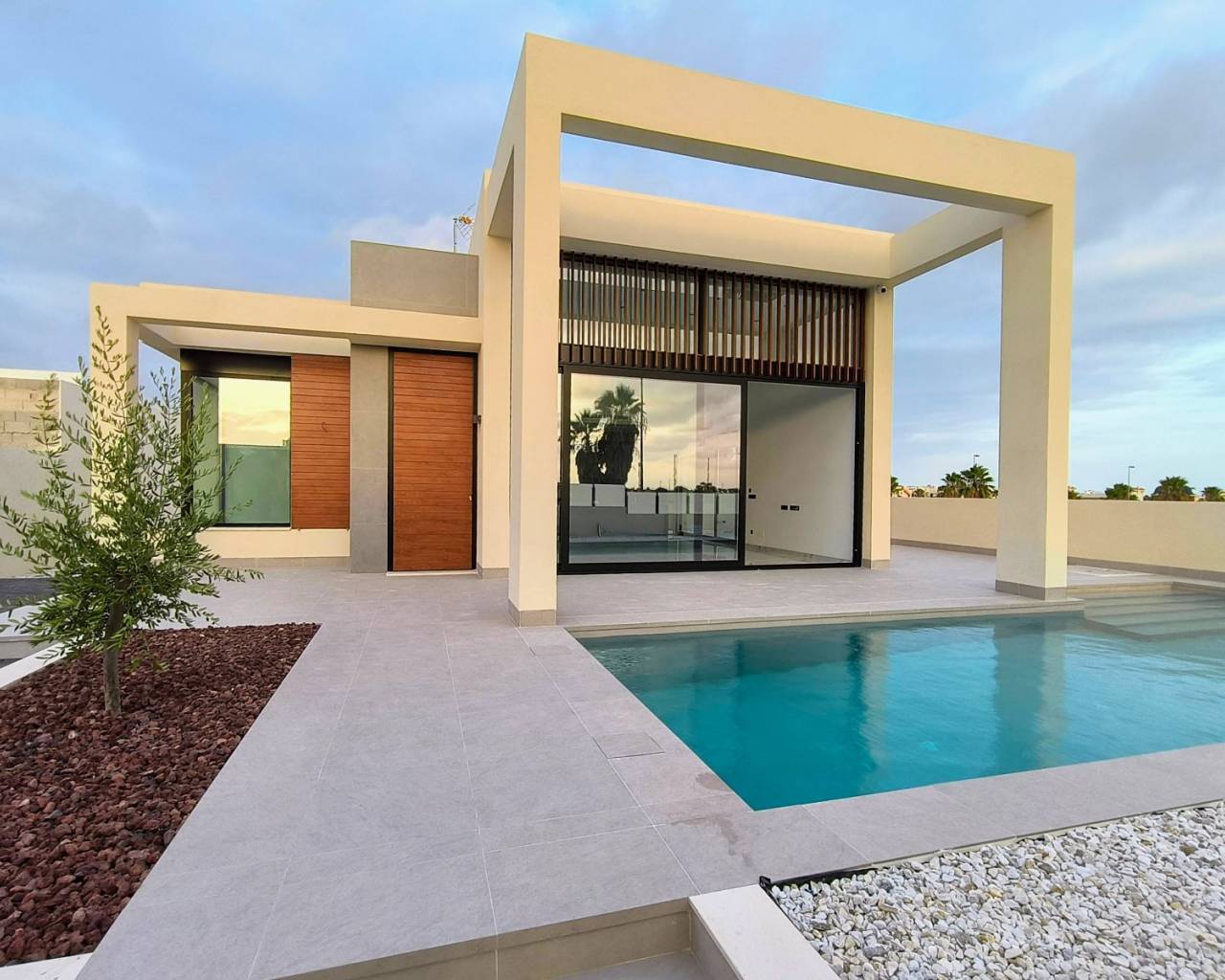 Chalet independiente - Nueva construcción  - Ciudad Quesada - LNH3757