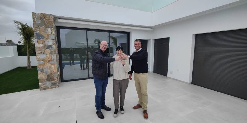 Chris and Suzanne collecting the keys for their new villa