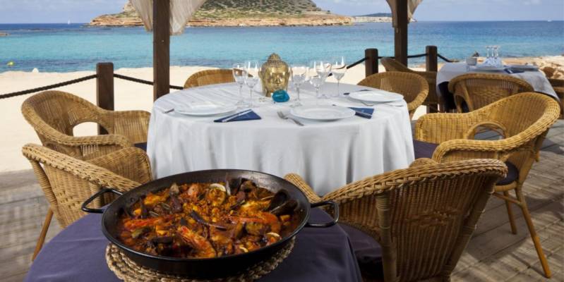 Nos gustaría desearles a todos un Feliz Año Nuevo...