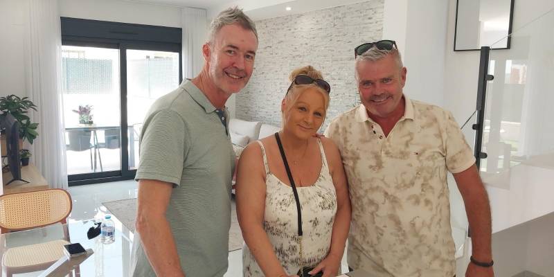 ¡Felicidades! Otra encantadora pareja se muda a España.